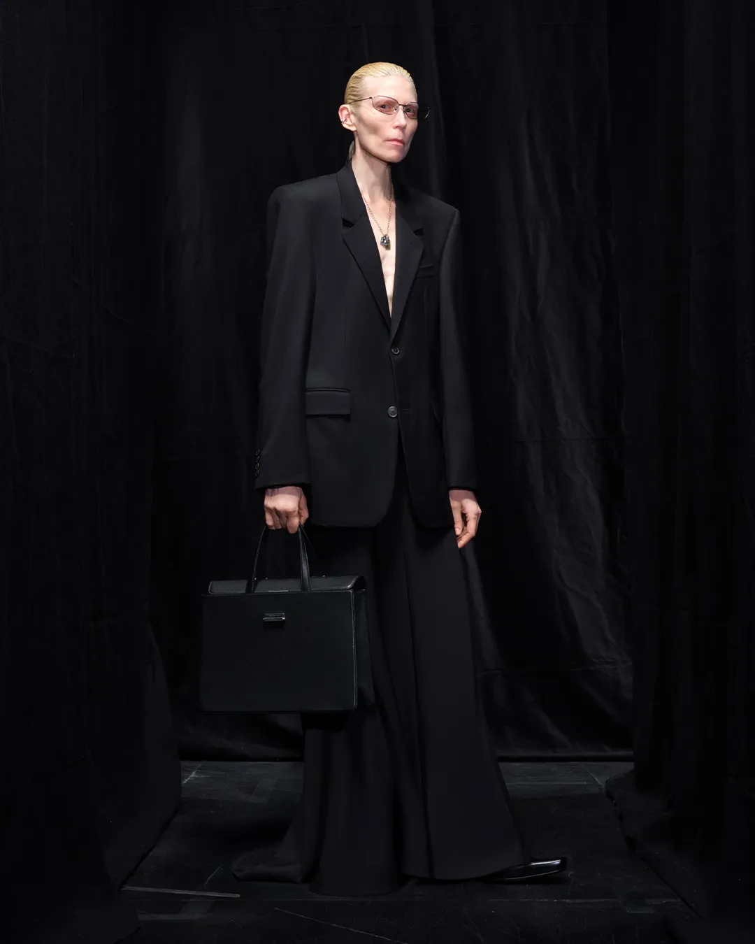 BALENCIAGA-WINTER-25-LOOK-4_MINTTU.jpg