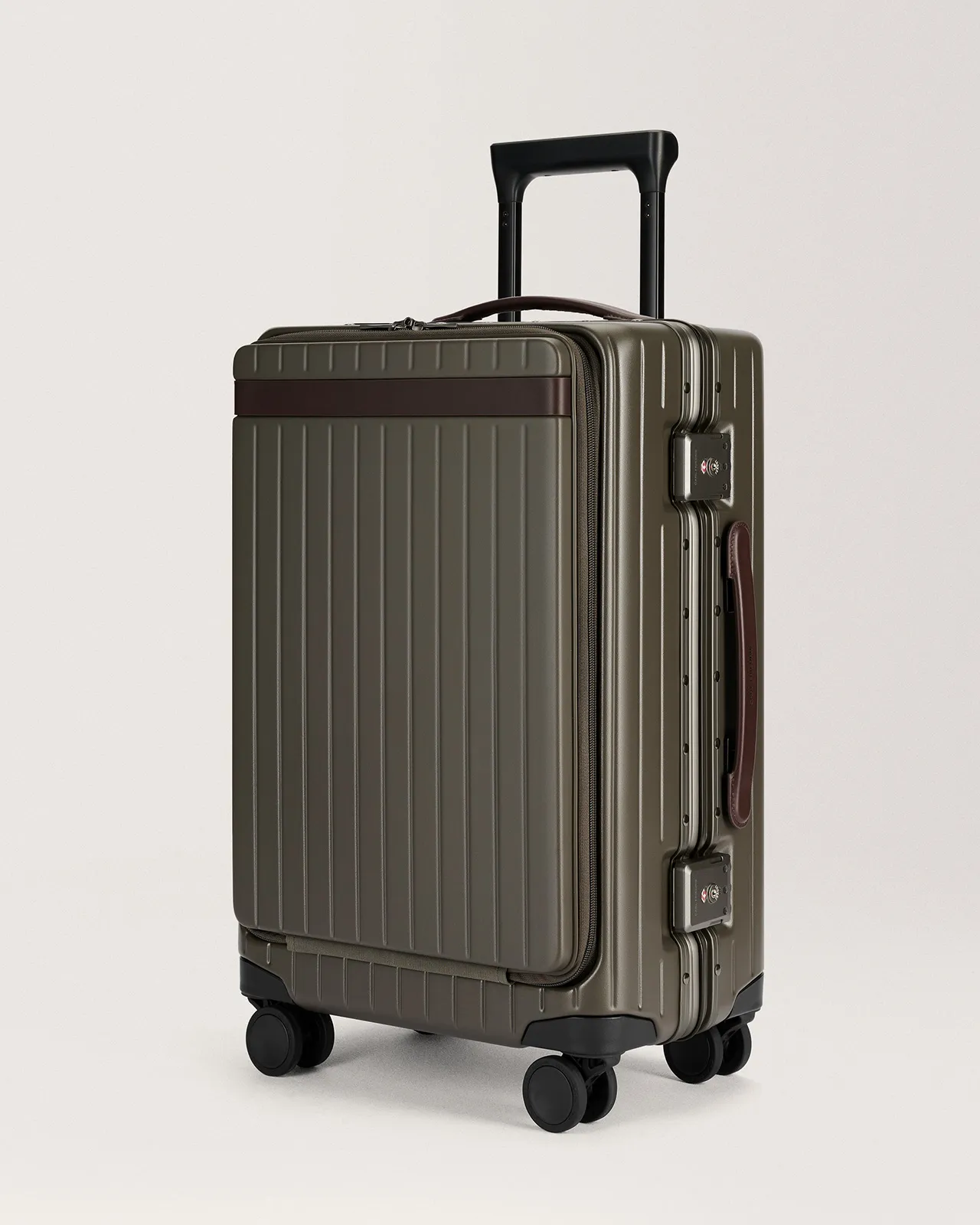 Carl-Friedrik-Carry-On-X-olive-chocolate-4-1.jpg