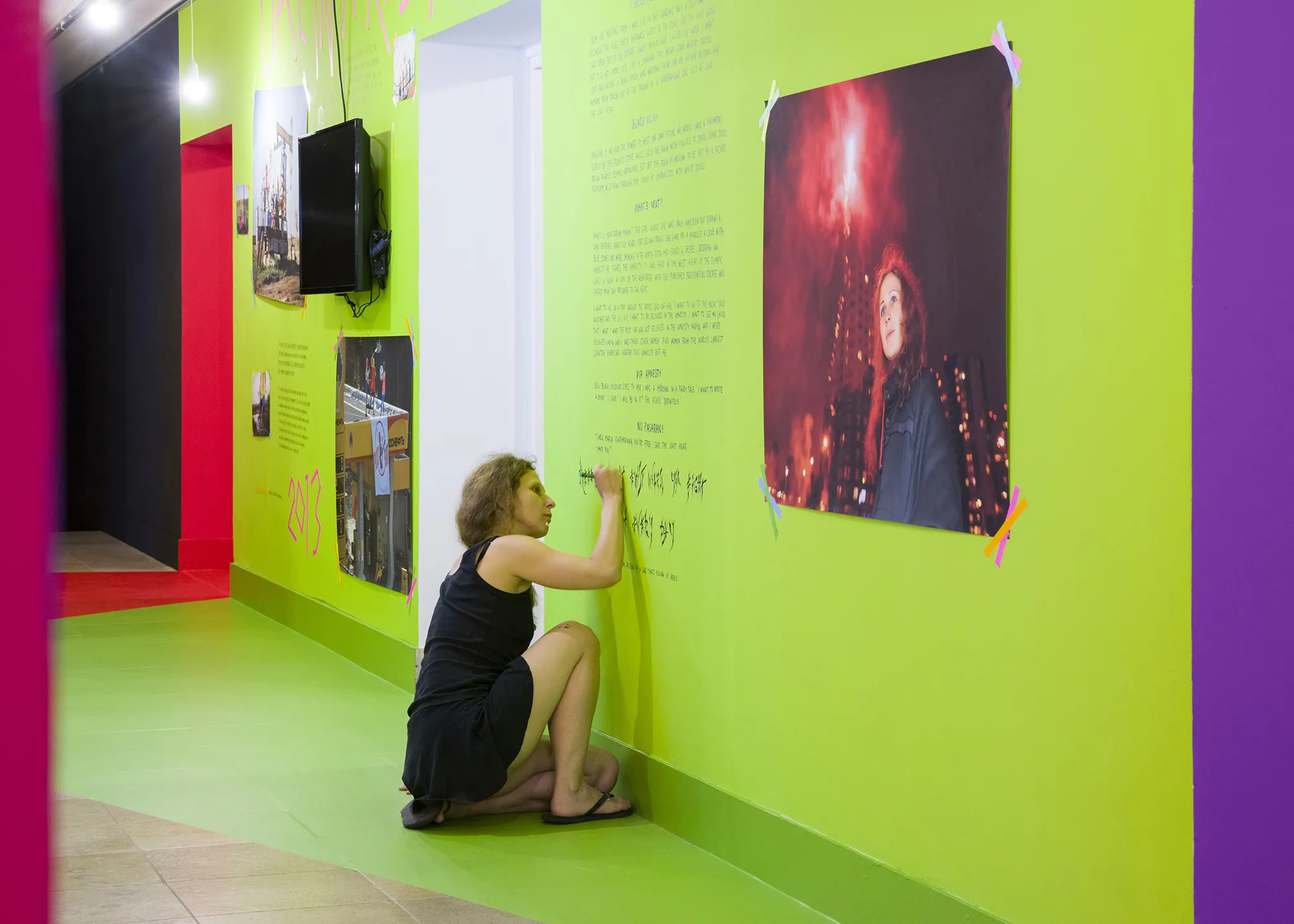 HDK_VelvetTerrorism_Exhibitionviews_MaximilianGeuter-10.jpg
