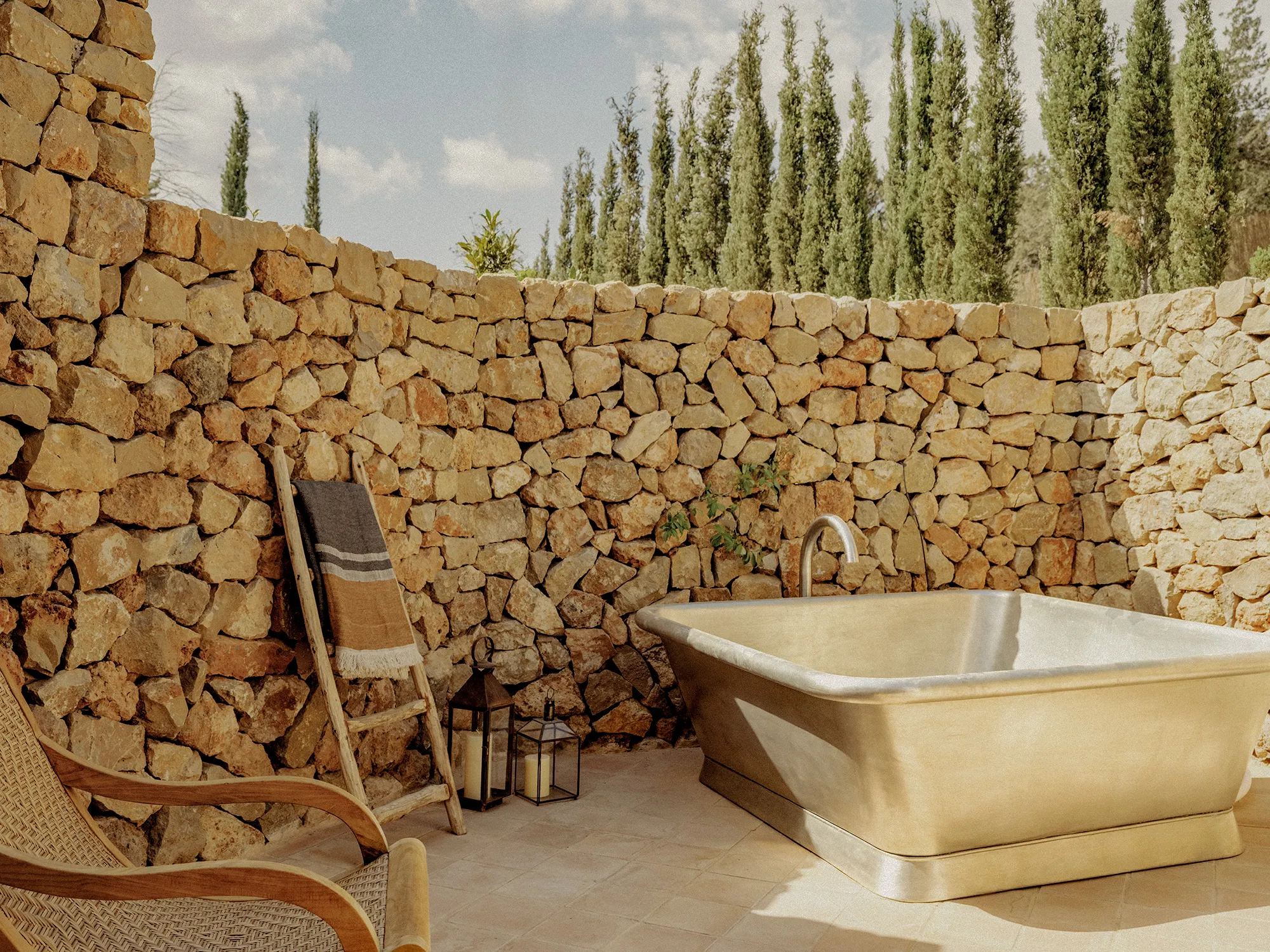 SH_Ibiza_HarryCrowder_250623_CMYK_VillaSol_22.jpg