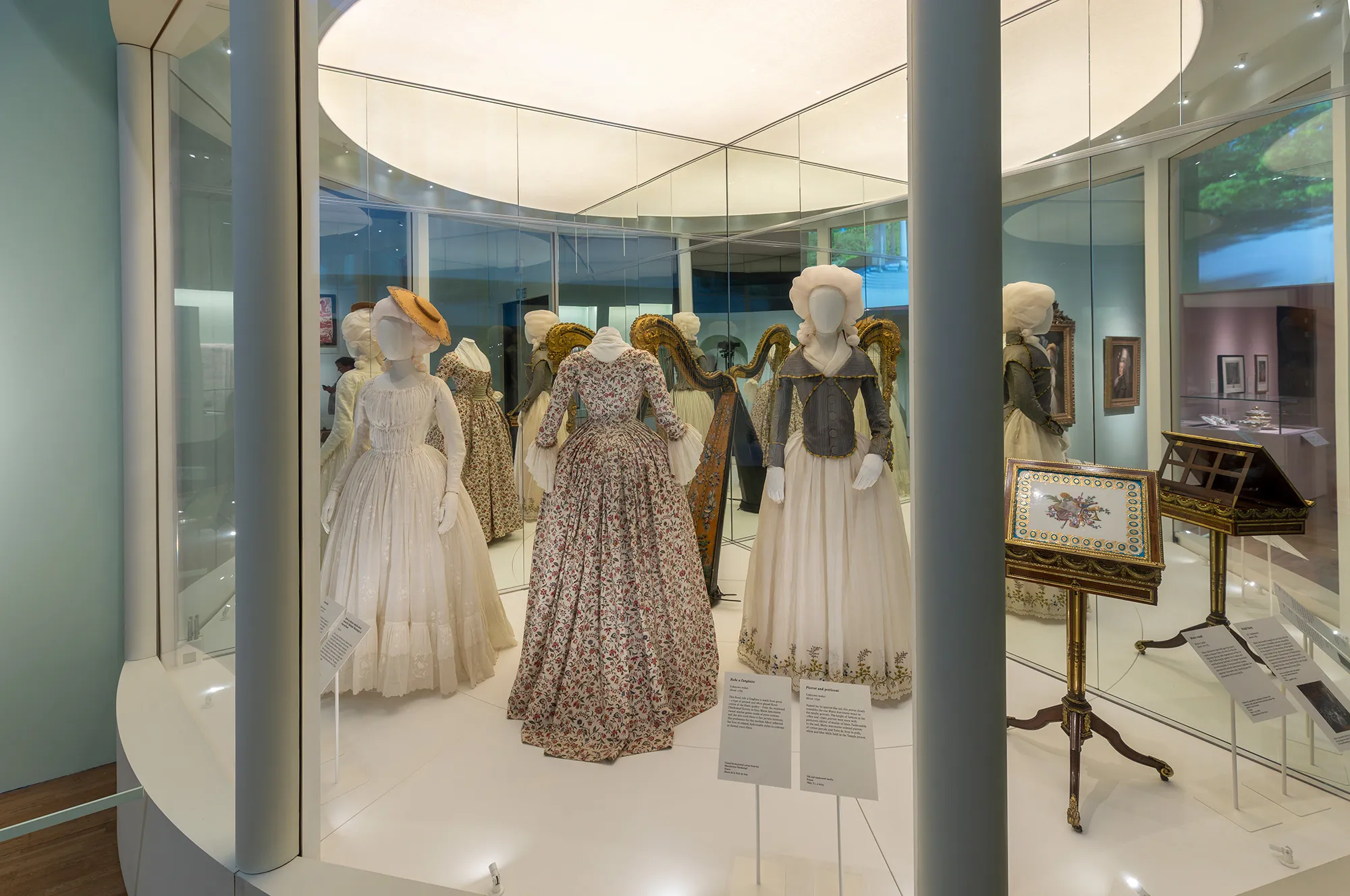 Victoria-and-Albert-Museum-London-9.jpg